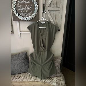 Size L green romper